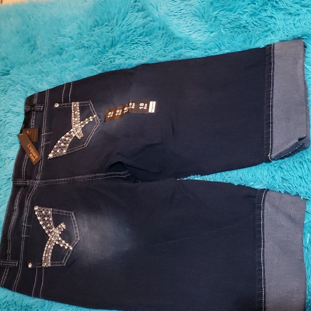 NWT L'Square capri